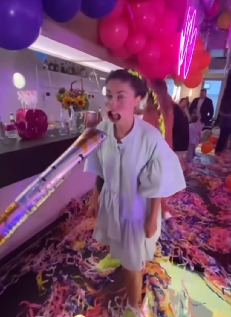 Агата Муцениеце любит дурачиться. Фото: социальные сети.