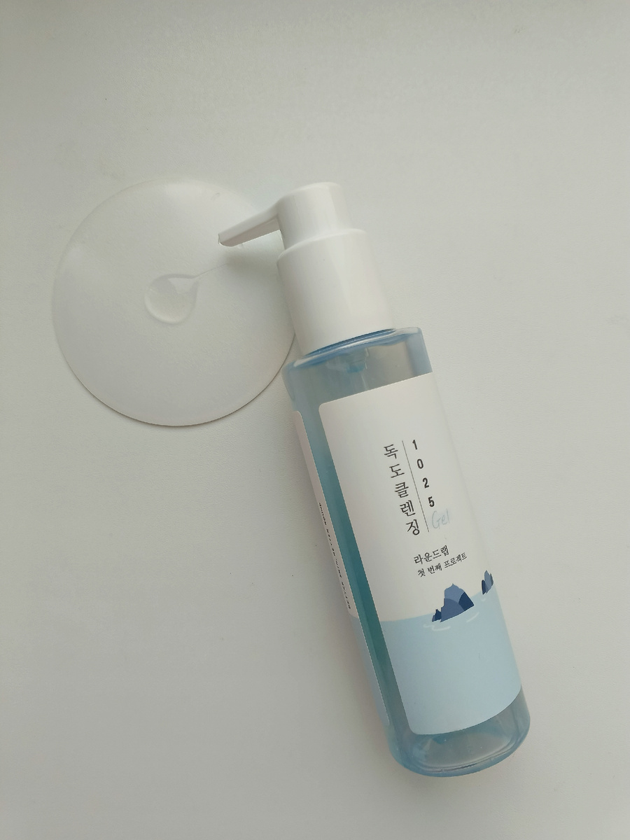 Очищающий гель с морской водой Round Lab 1025 Dokdo Cleansing Gel, консистенция
