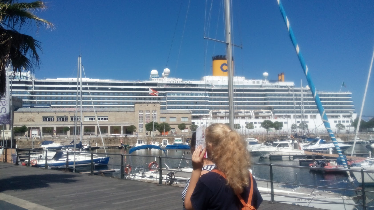 Наш корабль стоит в Виго (Испания)