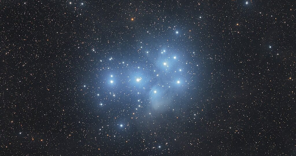 Плеяды: как увидеть самое яркое звёздное скопление земного неба?