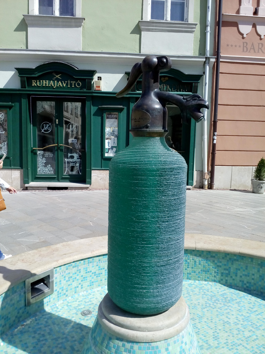 Это сифон. И изобрели его в Дьёре.