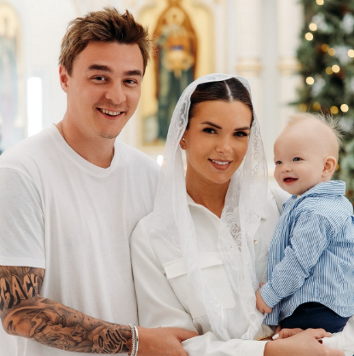 Катя Жужа с Артемом Маркеловым и сыном Лео. Фото: соцсети