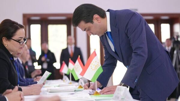    © Foto / Пресс-служба Рустама Эмомали