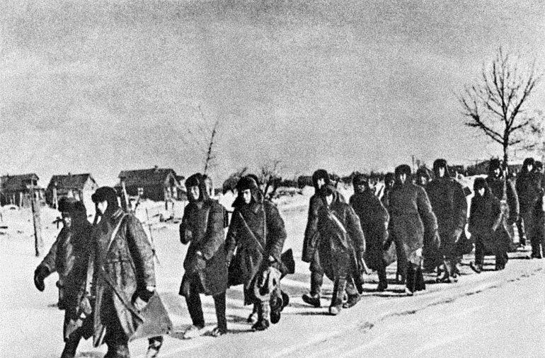 Советская пехота на марше. Ржевская битва. Март 1943