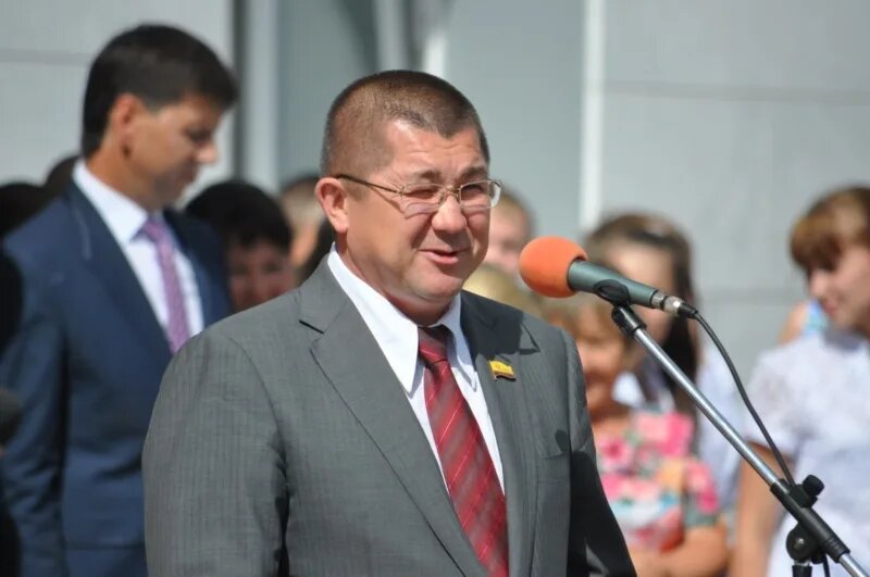 Олег Вадимович Мешков со значком депутата Госсовета Чувашии