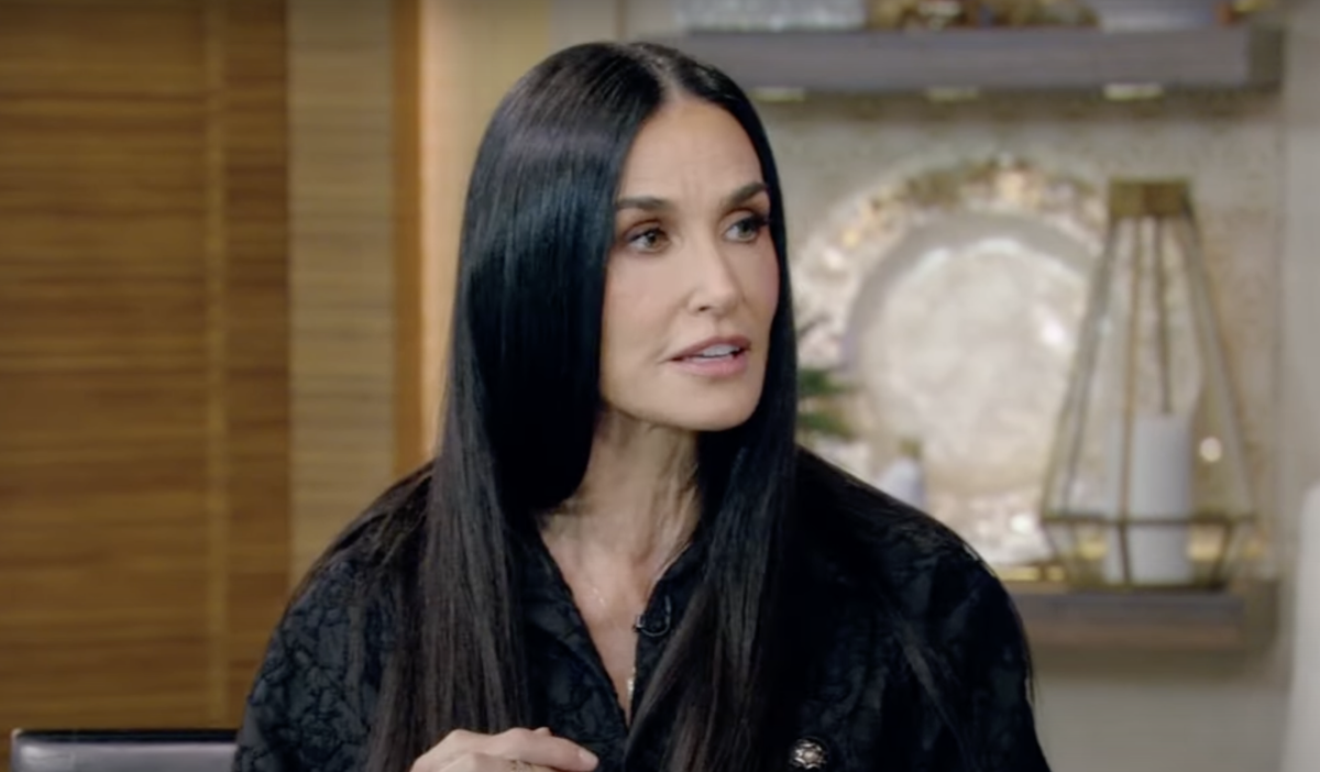    Деми Мур. Фото: Youtube / @LiveKellyandMark