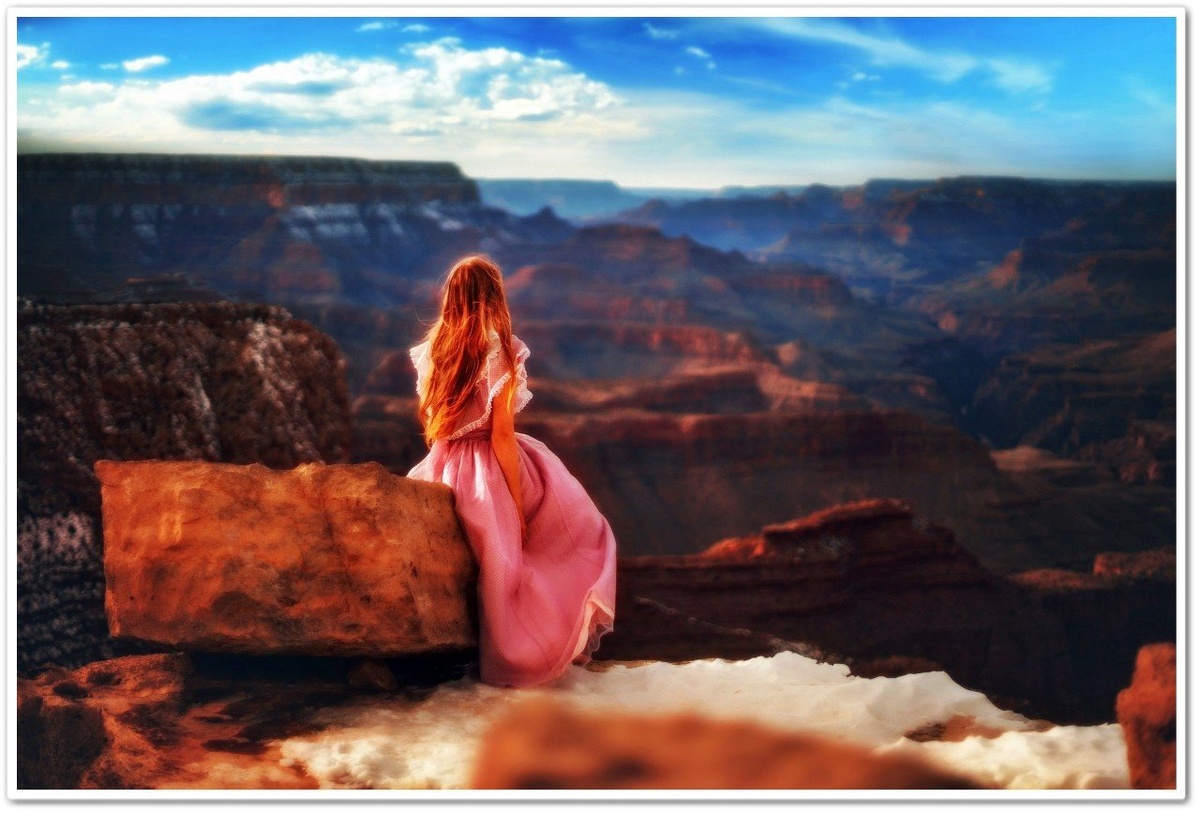 Девушка на обрыве