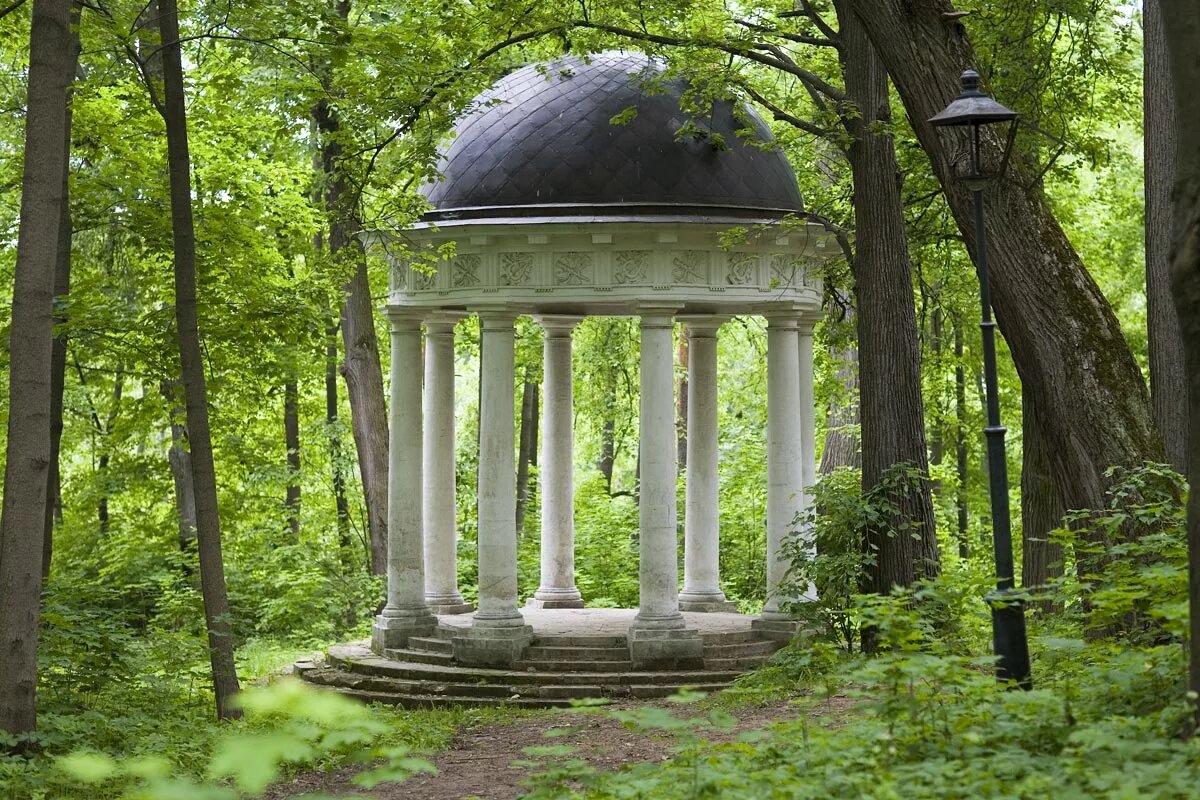 Беседка в парке