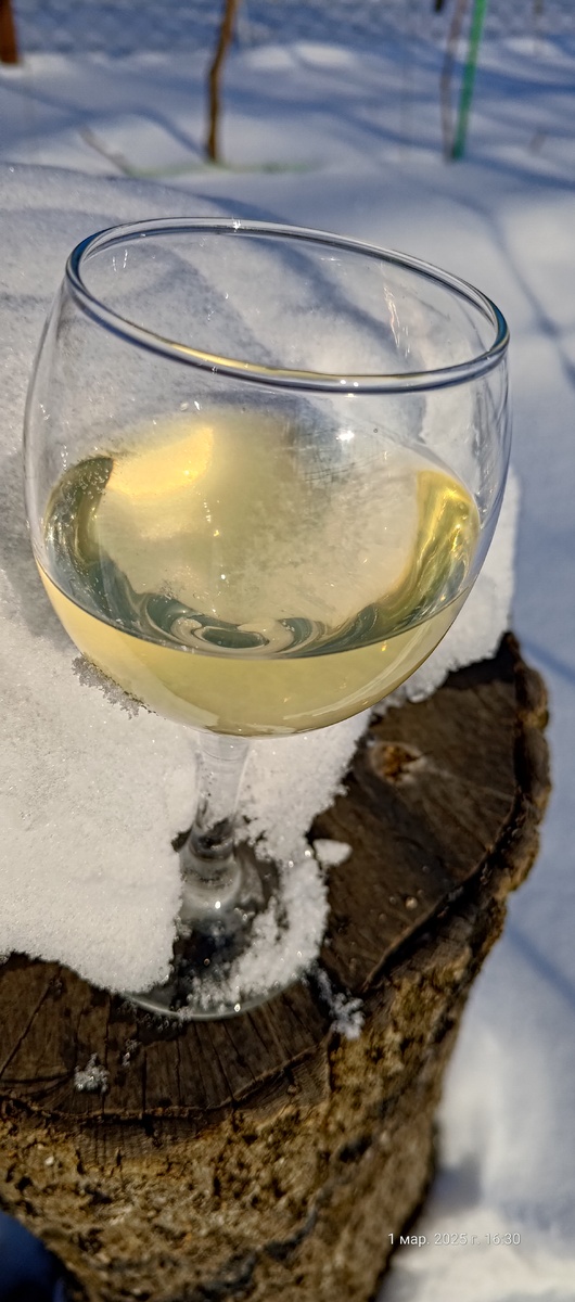 Солнце и ракурс дали приятный цвет.