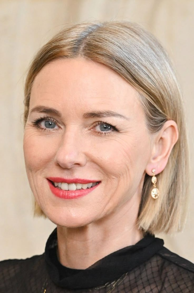 Наоми Уотс и классический Боб.