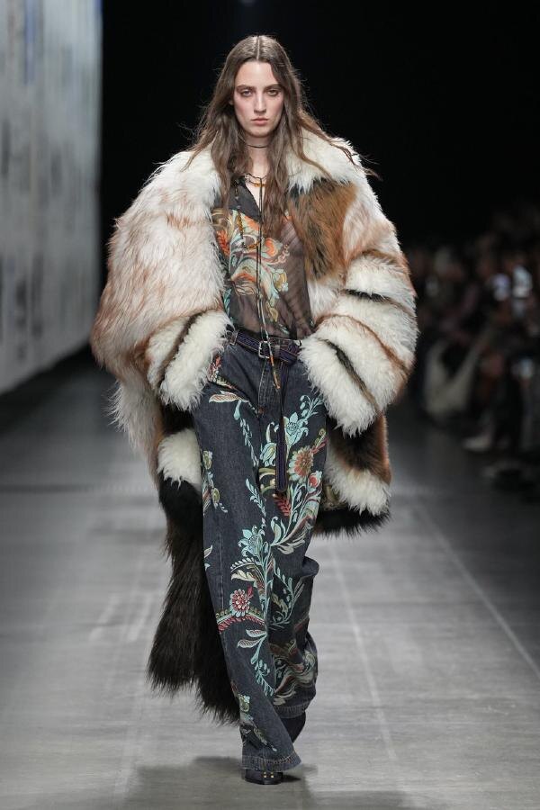 Показ коллекции Etro осень-зима 2025-2026 на Неделе моды в Милане FW25 (27 февраля 2025 г.).