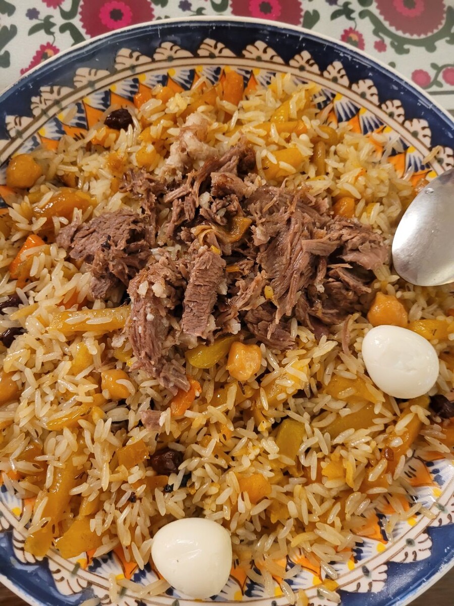 До настоящего Центра Плова я все-таки добралась, но на такси, где идти 1 минуту:)