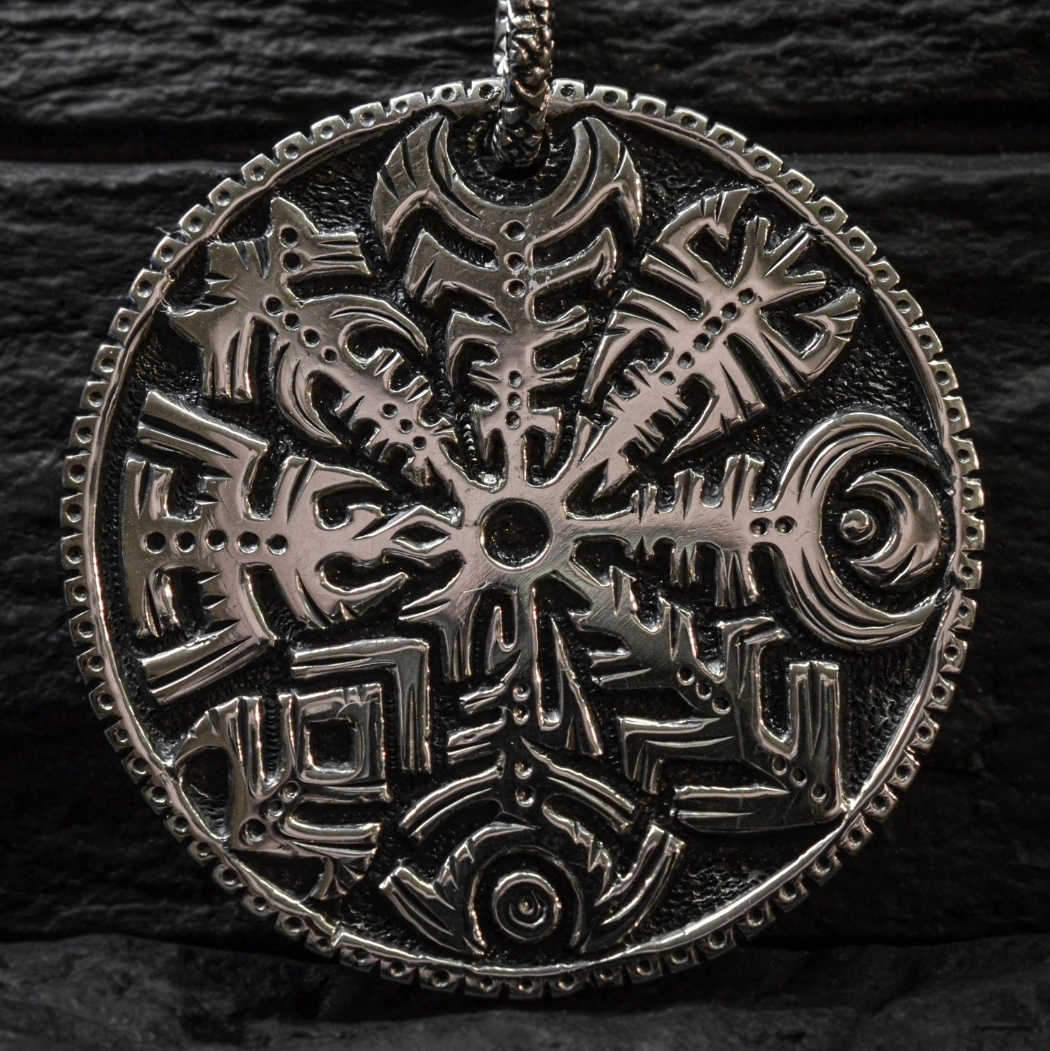 Вегвизир нередко принимают за странную снежинку. И правда, нечто общее, конечно есть..)) 