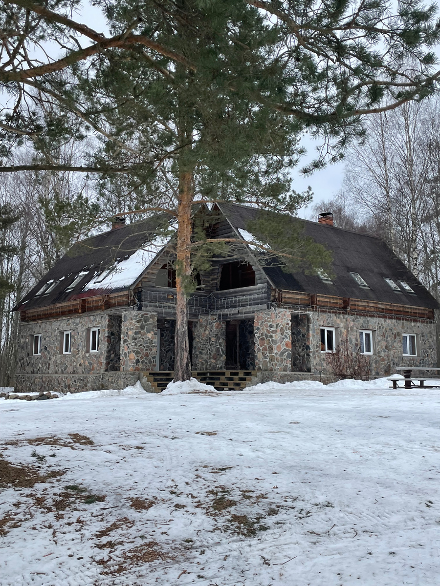 Вот такой дом человек на 20 наверное , он огромный 