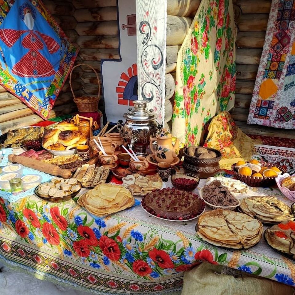    В Новосибирской области установили рекорд по выпеканию блинов. Источник: "АСТ 54"