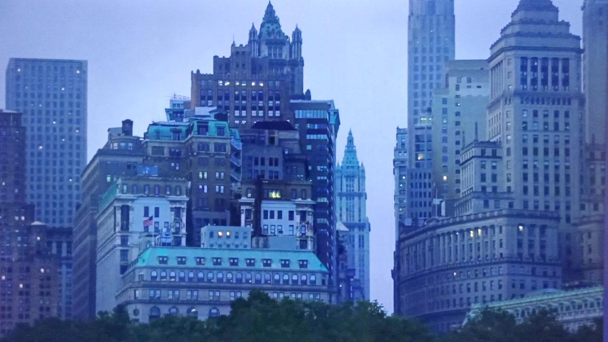 Такой видит Америку Ласло, когда прибывает на пароходе из европы