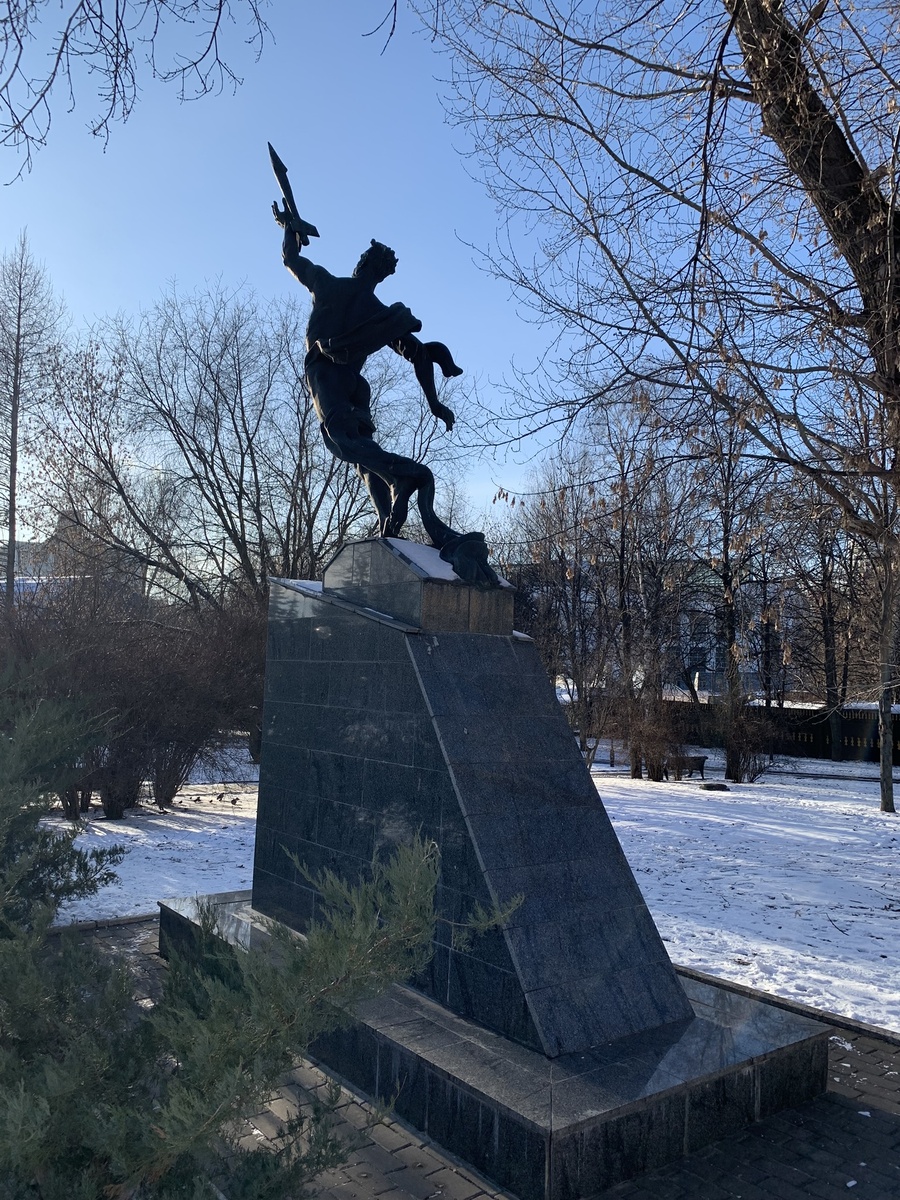 Скульптура "К звездам"