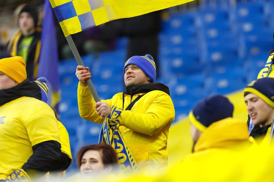    Хозяевам поля нужна поддержка болельщиков.