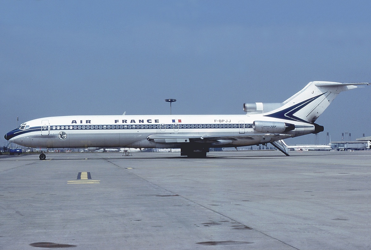 Boeing 727 авиакомпании Air France​https://upload.wikimedia.org/wikipedia/commons/b/b4/Boeing_727-228%2C_Air_France_AN0818826.jpg