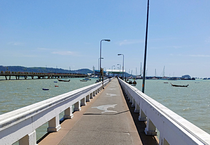 Поездка на лодке от пирса Чалонг до острова Ко Лон займёт около 15 минут / Фото: epigraph.info