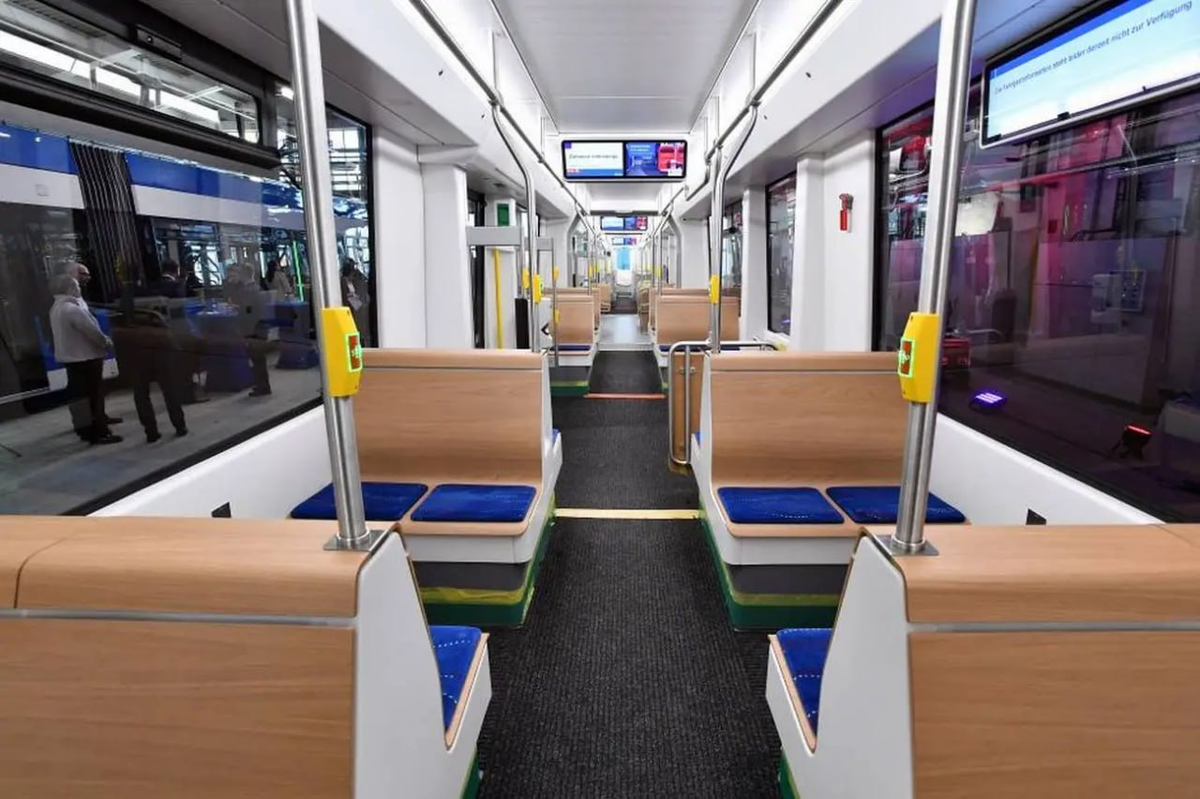 Салон трамвая TINA от Stadler для Ростока. Источник: Stadler