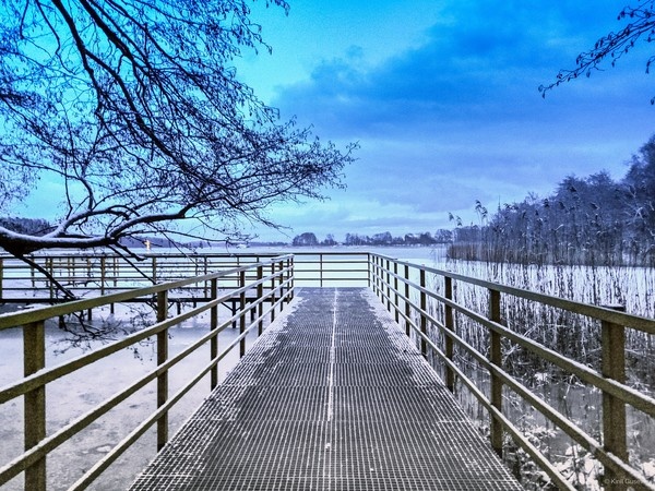 Всё в мире преображается и это неплохо, когда ты это замечаешь и не  только потому, что этому всегда есть причины ... С Воскресением Вас, с  Масленицей!   

Зима на озере Чайка ...   

  