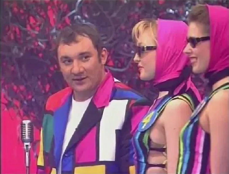 яркая пошленькая передача, которую некоторые ждали до полуночи