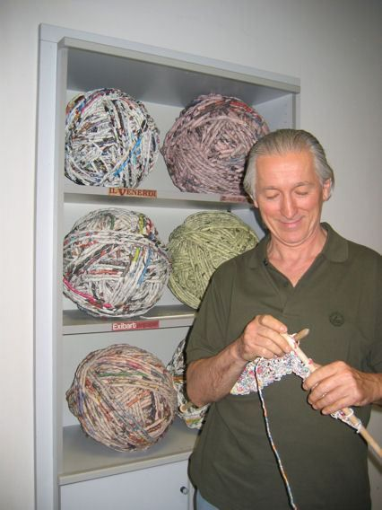 Вот как можно было смотать в такие клубки и вся пряжа ровненькая..или я криворучка?))