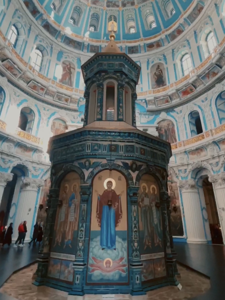 Кувуклия в центре монастыря