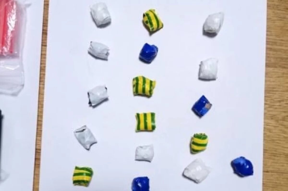    Полицейские перекрыли канал сбыта наркотиков в Псковской области