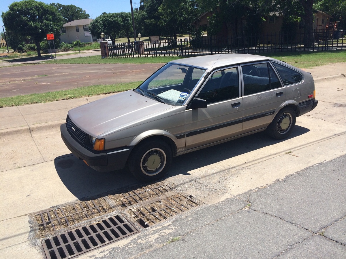 Toyota Corolla 1985                                                                                                                      Источник: изображение взято в свободном доступе из интернета (Яндекс.Картинки).