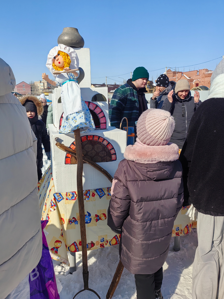 На празднике