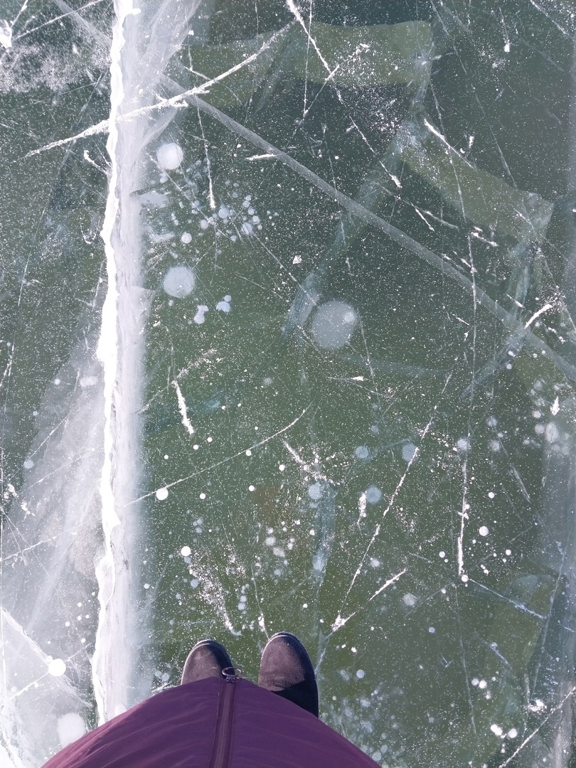 листать вправо: лёд Байкала