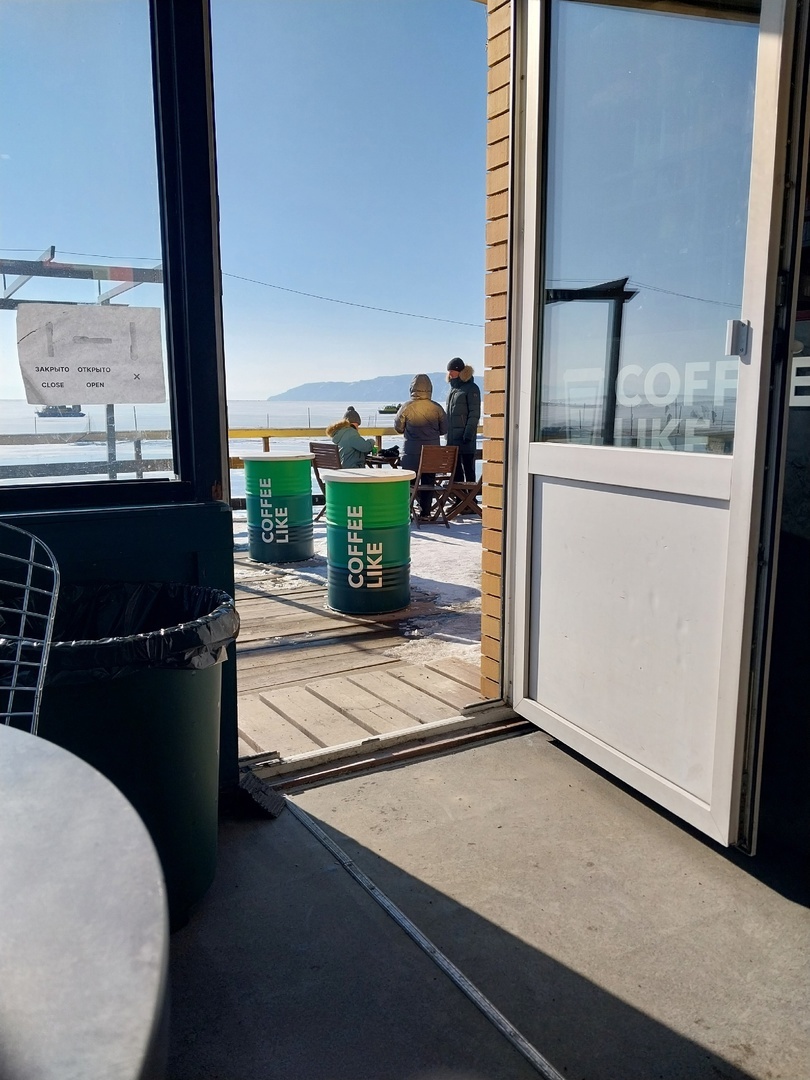 вид на Байкал из кафе в Листвянке