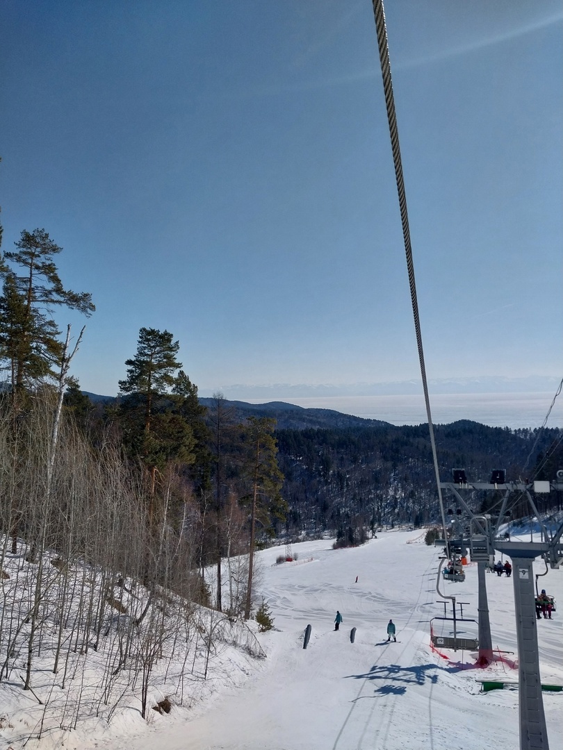 вид на Байкал - вдали чуть виден Хамар-Дабан...