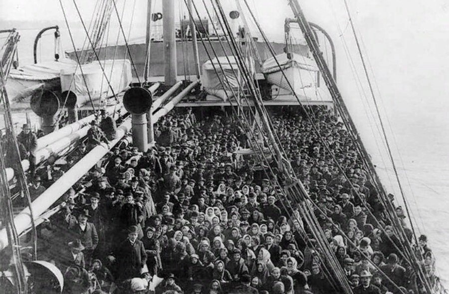 Примерно в таких условиях происходило путешествие Шейнкеров через океан