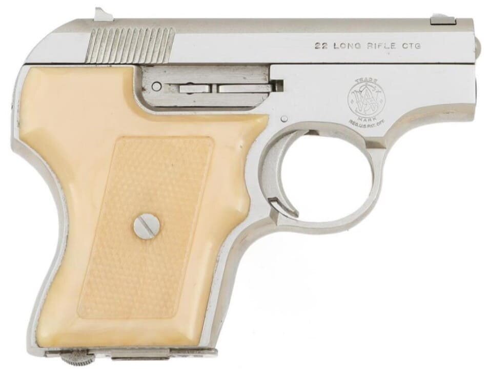 Пистолет SW М61, вид справа.