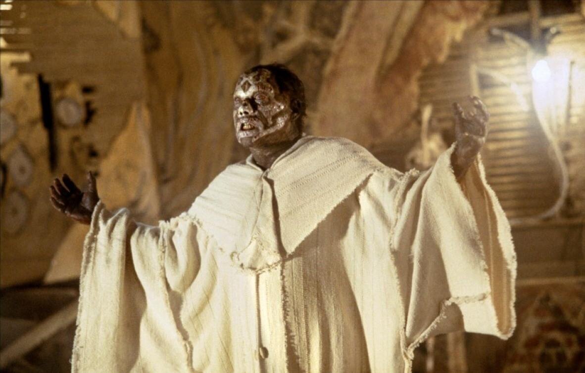 Пролистните изображение, чтобы увидеть следующий кадр из фильма «Повелитель иллюзии» (1995)