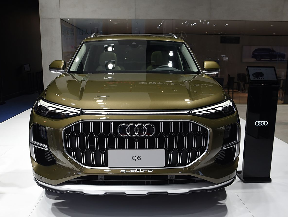 Audi Q6 2024 модельного года версия 45 TFSI quattro