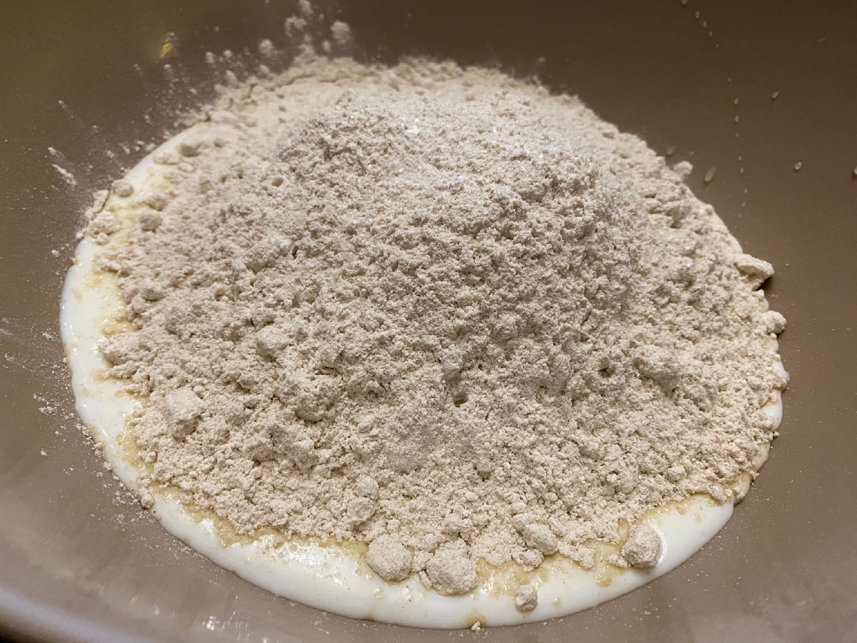 450 гр ц/з муки + 300 гр кефира + соль