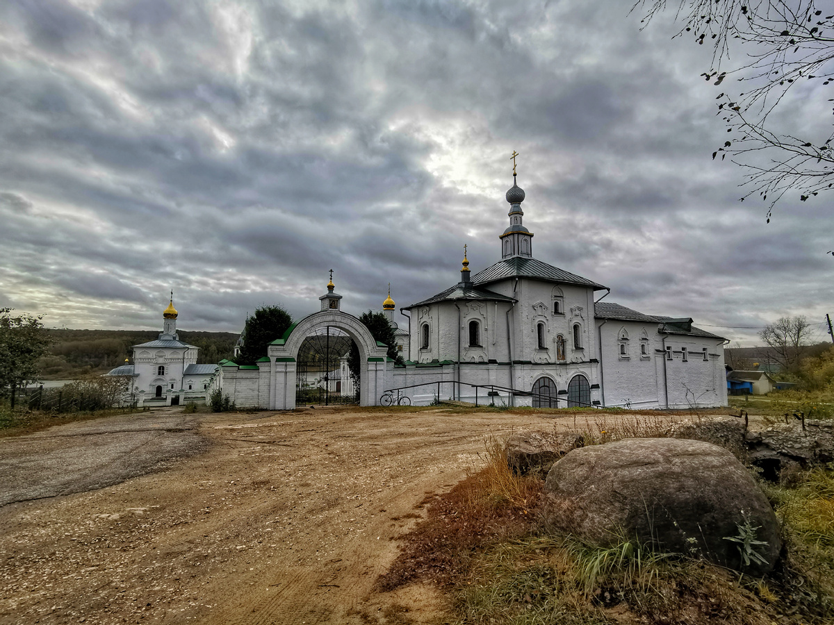 Небылое, Свято-Успенский Космин Яхромской монастырь