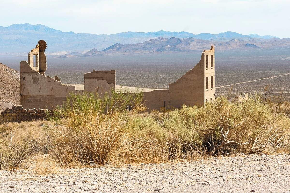 Руины Риолита в штате Невада, США. Источник: Яндекс картинки