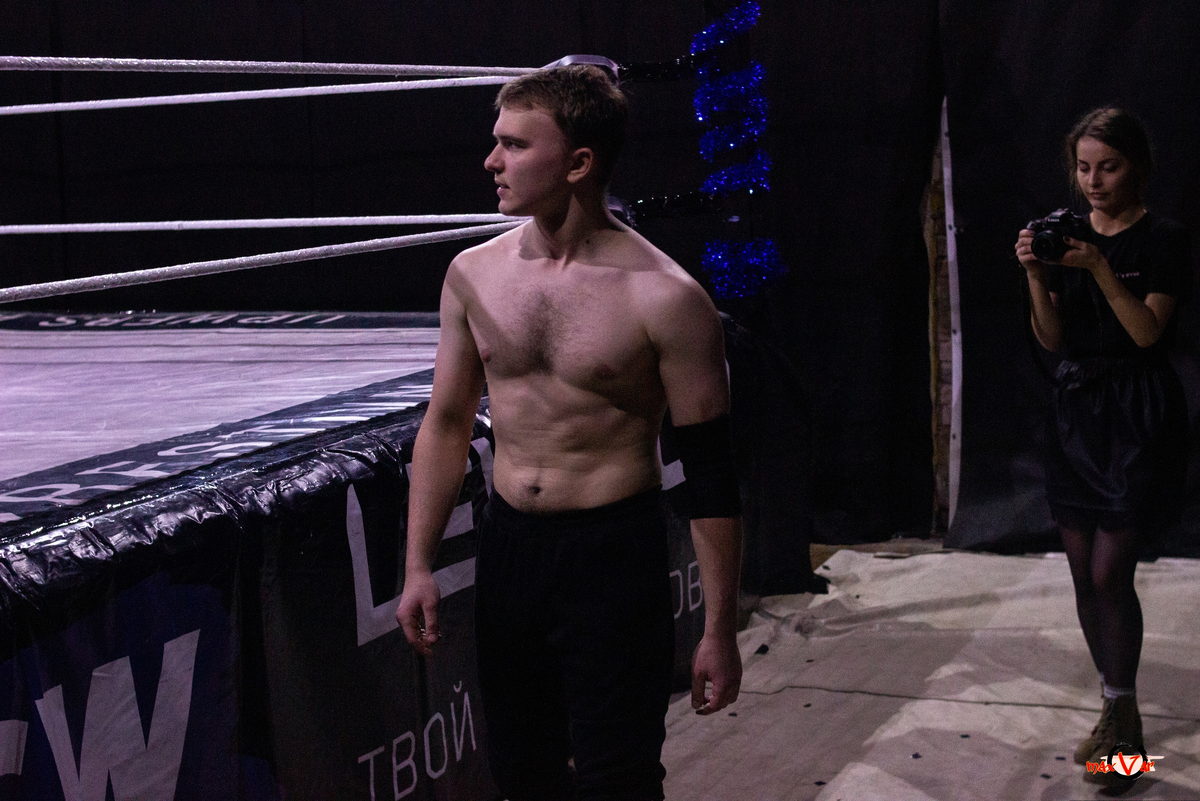 Энвил перед своим дебютным матчем, шоу Новогодний Шторм 2019, 21.12