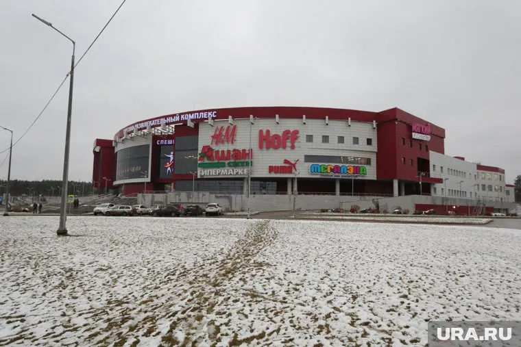 Пермяки возмущаются, что возле ТЦ «СпешиLove» нет пешеходных переходов
Фото: Максим Кимерлинг © URA.RU