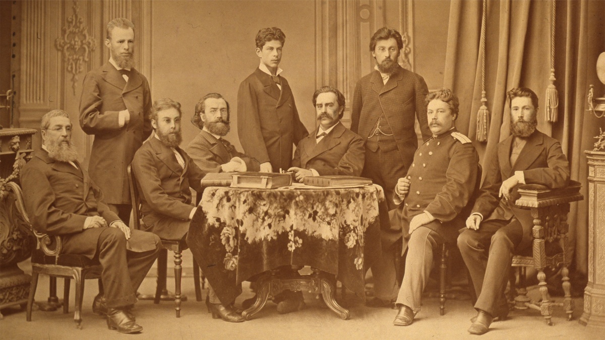 Участники основания Исторического музея в Москве. Владимир Иосифович Шервуд четвертый слева. Изображение из открытых источников