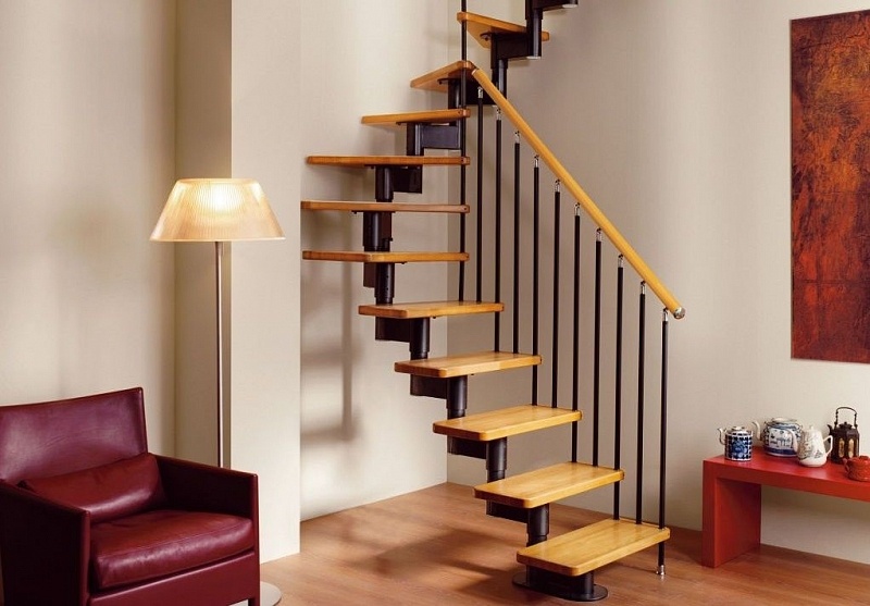 Например, варианты с забежными ступенями или поворотом экономят пространство.