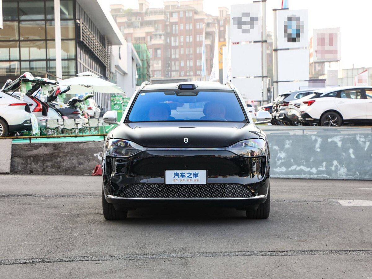 В мире, где технология и инновации сливаются в одно целое, появляется новый герой — Huawei AITO M9, автомобиль, который олицетворяет будущее. В этом электрическом чуде скрыта не только мощь, но и философия высоких технологий, стремящихся к идеалу.