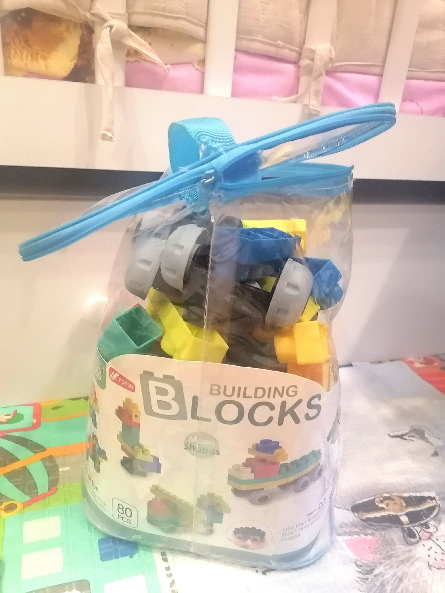 Внутри ещё есть книжечка с фигурами, но я ей не пользуюсь. Единственный минус - мягкий пакет.. 