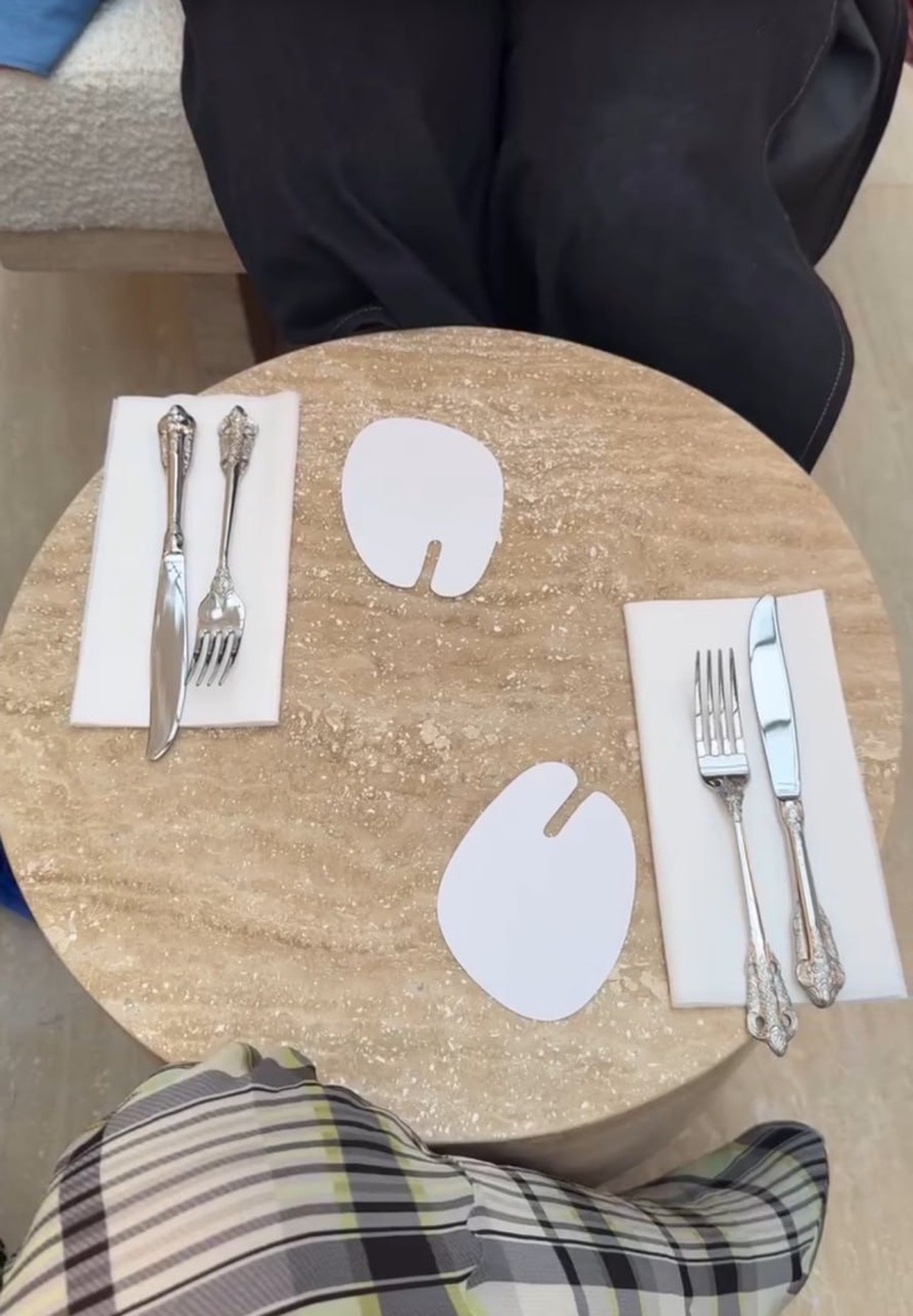 Maison Margiela открыл бутик-кафе в Дубае с узором таби  