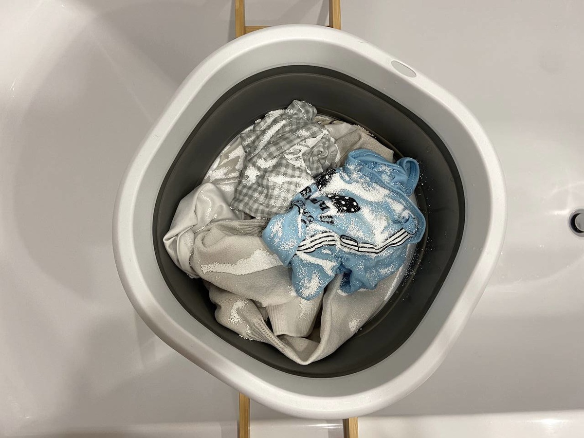 Чем отстирать пятна моркови, тыквы, чернослива от детской одежды